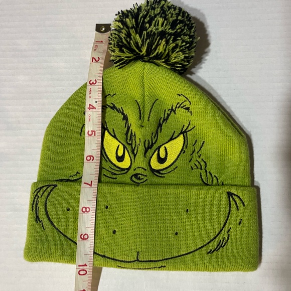 Green Grinch Kids Beanie NWOT Christmas Holidays Wan Cozy Festive - Picture 3 of 4